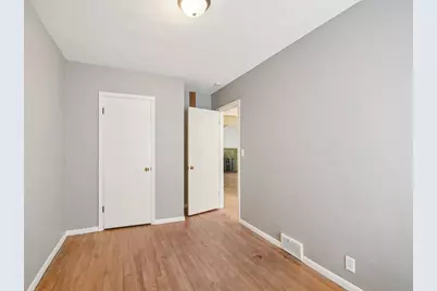 272 Butler Avenue E, West Saint Paul, MN 55118 - Photo 17