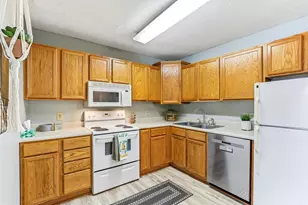 46 E 13th St, Waconia, MN 55387 - Photo 9