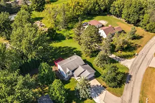 1802 18th St SW, Austin, MN 55912 - Photo 3