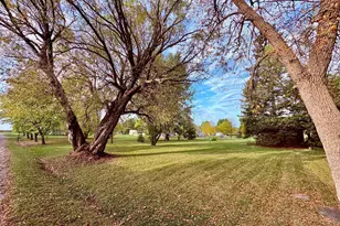 211 7th Ave SE, Baudette, MN 56623 - Photo 1