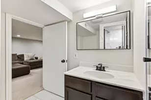 8131 Vincent Ave S, Bloomington, MN 55431 - Photo 31