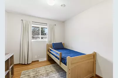 8131 Vincent Avenue S, Bloomington, MN 55431 - Photo 19