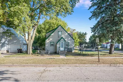 323 E 9th Street, Fairmont, MN 56031 - Photo 1