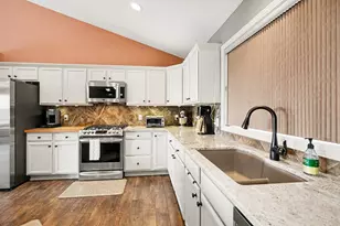 1042 Wyncrest Ct, Woodbury, MN 55129 - Photo 5