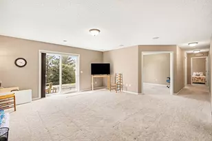 1042 Wyncrest Ct, Woodbury, MN 55129 - Photo 21