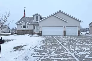 512 9th St NE, Dilworth, MN 56529 - Photo 1