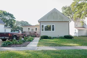 223 W 1st St, Blue Earth, MN 56013 - Photo 1