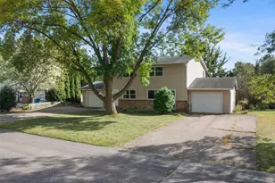 911 Ridge Dr SE, Saint Michael, MN 55376 - Photo 3