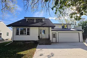 109 5th Ave SE, Pipestone, MN 56164 - Photo 1