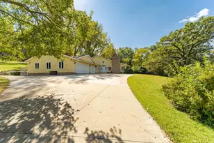 2011 Merrihills Dr SW, Rochester, MN 55902 - Photo 1