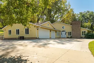 2011 Merrihills Dr SW, Rochester, MN 55902 - Photo 3