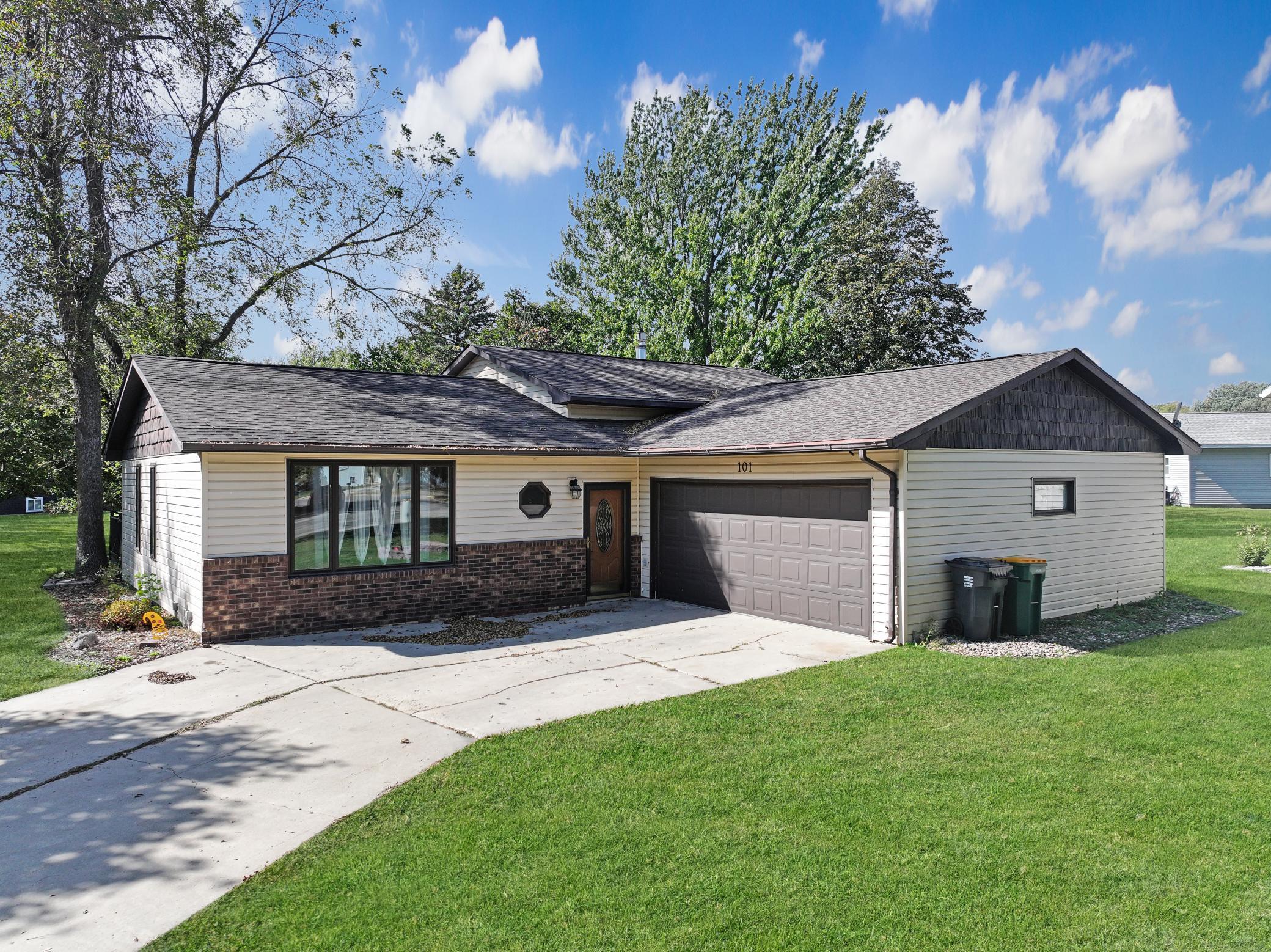 101 Parkview Dr, Lake Benton, MN 56149 - MLS 6796734 - Coldwell Banker