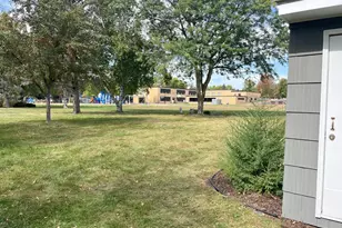 944 S Hampton St, Fairmont, MN 56031 - Photo 9