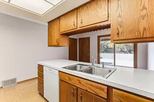 61 Windsor Ct, New Brighton, MN 55112 - Photo 7