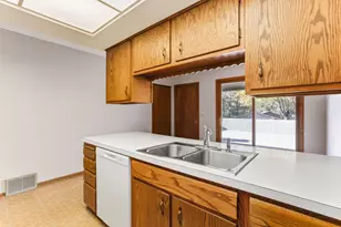 61 Windsor Ct, New Brighton, MN 55112 - Photo 7