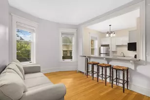 579 Summit Ave, Saint Paul, MN 55102 - Photo 3