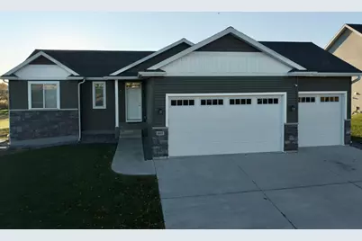 601 Golfview Avenue, Zumbrota, MN 55992 - Photo 1