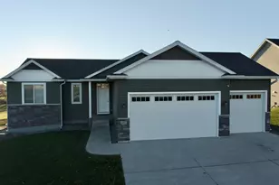 601 Golfview Ave, Zumbrota, MN 55992 - Photo 1