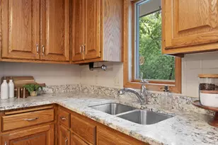 1527 Clarendon Dr, Wayzata, MN 55391 - Photo 11