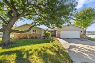 998 Kohlman Ct, Maplewood, MN 55109 - Photo 3