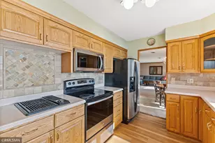 998 Kohlman Ct, Maplewood, MN 55109 - Photo 23