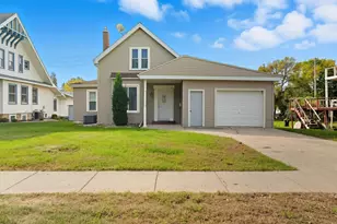 18 E Main St, Madelia, MN 56062 - Photo 1