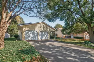 1311 Fallbrook Ln, Woodbury, MN 55125 - Photo 3