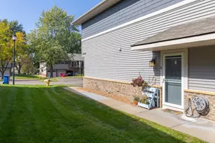 14210 44th Pl N, Plymouth, MN 55446 - Photo 3