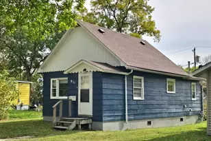 911 7th St, International Falls, MN 56649 - Photo 3