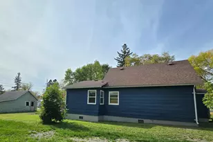 911 7th St, International Falls, MN 56649 - Photo 5