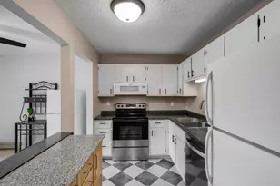 5607 Green Cir Dr, Minnetonka, MN 55343 - Photo 9