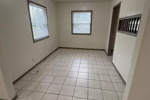 606 E Main St, Marshall, MN 56258 - Photo 5