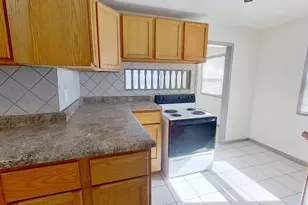 606 E Main St, Marshall, MN 56258 - Photo 37