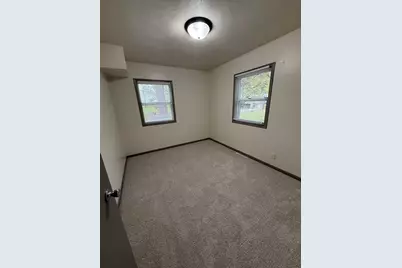 606 E Main Street, Marshall, MN 56258 - Photo 9