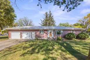 202 8th Street W, Winthrop, MN 55396 - Photo 23