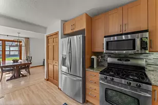 18863 Broadmoore Dr, Eden Prairie, MN 55346 - Photo 15