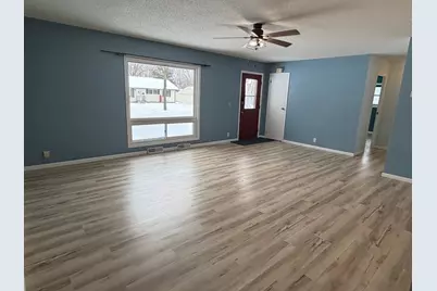 724 Southview Drive SW, Hutchinson, MN 55350 - Photo 3