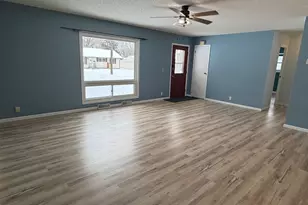 724 Southview Dr SW, Hutchinson, MN 55350 - Photo 3