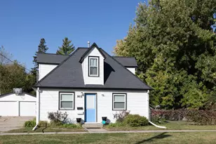 915 9th St N, Moorhead, MN 56560 - Photo 1