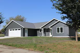 131 Main St E, Trimont, MN 56176 - Photo 3