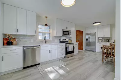 9824 Fremont Avenue S, Bloomington, MN 55431 - Photo 11