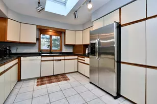 386 Pleasant Hill Dr, Winona, MN 55987 - Photo 9