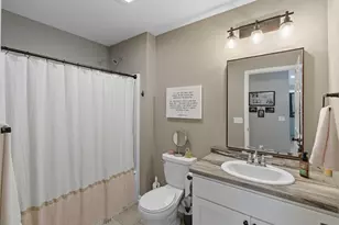 2004 Bluestem Dr, Mankato, MN 56001 - Photo 9