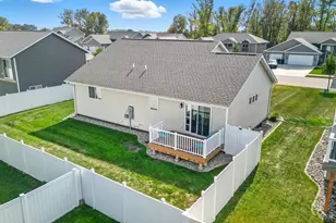 2004 Bluestem Dr, Mankato, MN 56001 - Photo 17