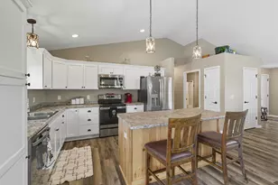 2004 Bluestem Dr, Mankato, MN 56001 - Photo 7