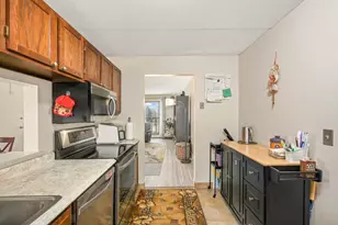 10501 Cedar Lake Rd, Minnetonka, MN 55305 - Photo 15