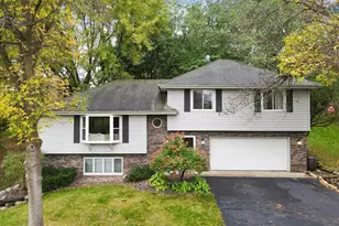 5525 Quinwood Ln N, Plymouth, MN 55442 - Photo 1