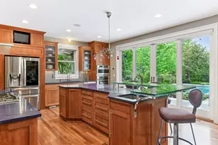 154 Babcock Ln, Wayzata, MN 55391 - Photo 7