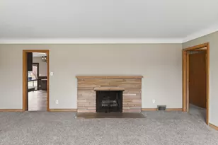 2009 Wheeler St N, Roseville, MN 55113 - Photo 7
