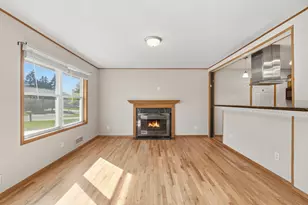 8458 Ivywood Ave S, Cottage Grove, MN 55016 - Photo 5